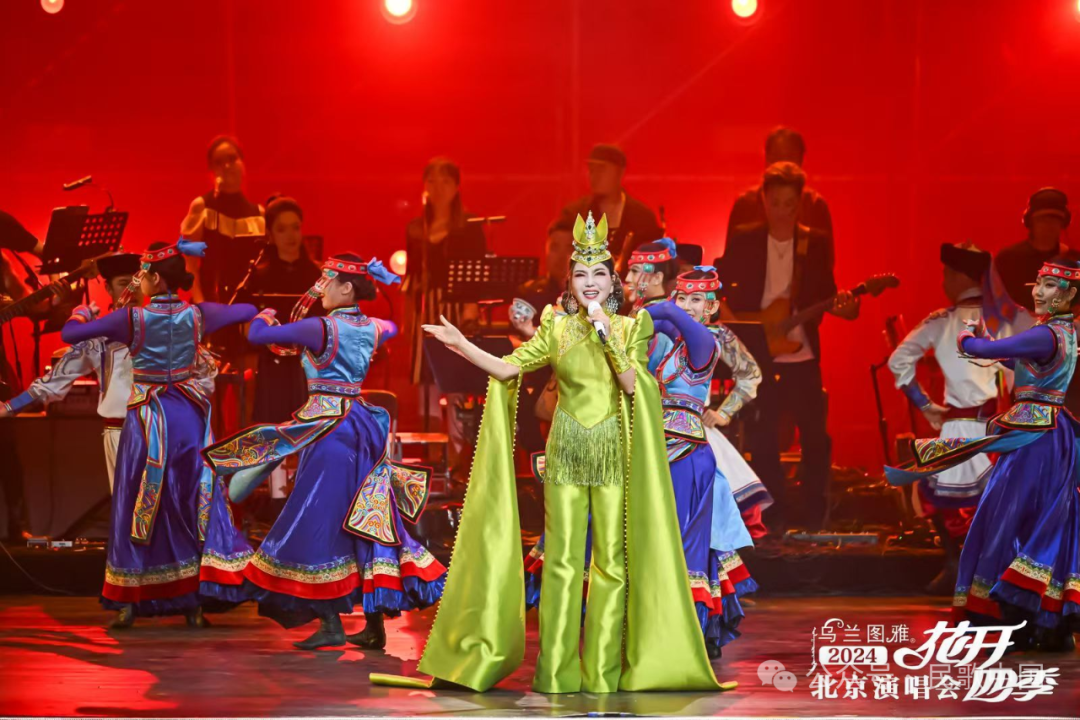 刚刚上演的一幕!乌兰图雅“花开四季”北京演唱会如约而至,现场唱响这些广为流传的歌曲……|乌兰图雅|演唱会|北京|四季|歌曲|花开|剧院|美丽 ...
