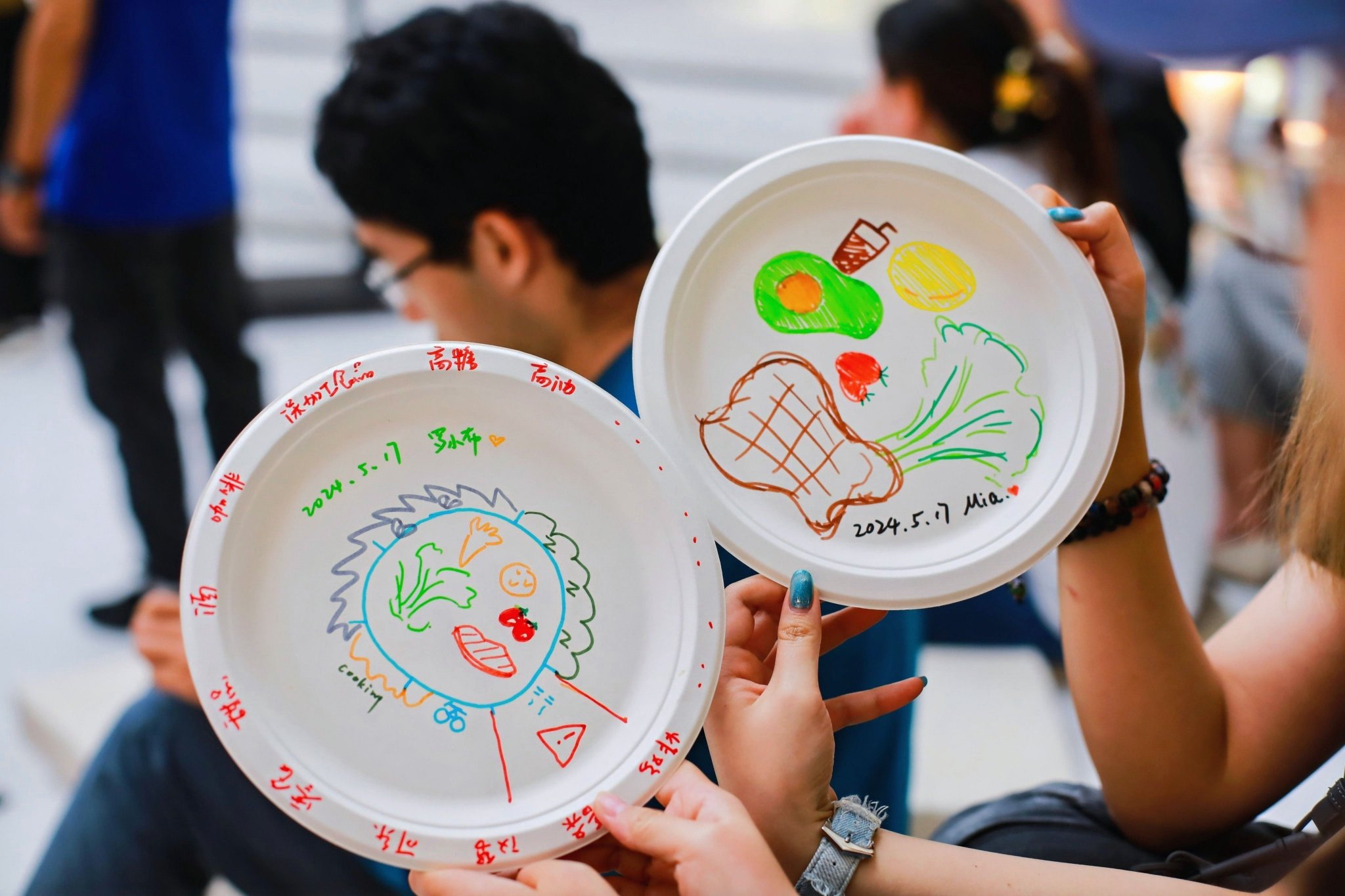 参与者设计的餐盘来自杭州师范大学的王同学是一名气候爱好者,也是本