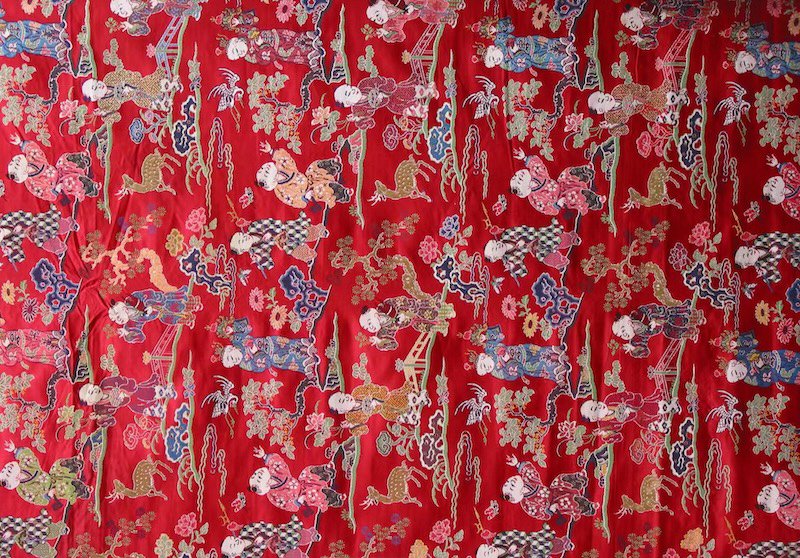 "国采与宫色":清宫旧藏织绣服饰将展北京