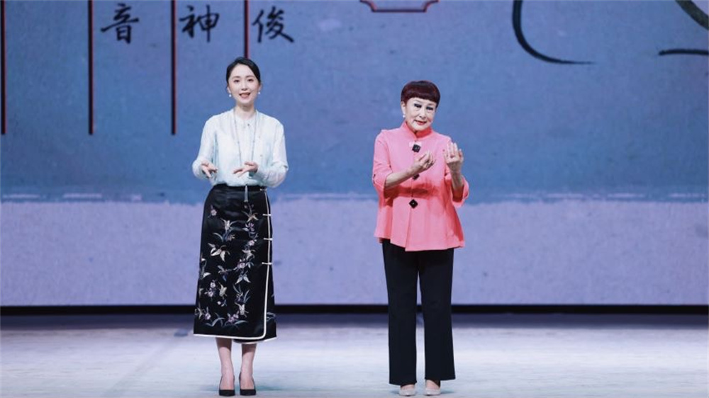 张洵澎和袁佳岳美缇和胡维露蔡正仁和黎安谷好好回忆说,当年剧团去