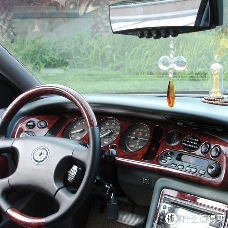 内饰配置:豪华与科技的结合马自达929搭载了当时极为先进的速感四轮