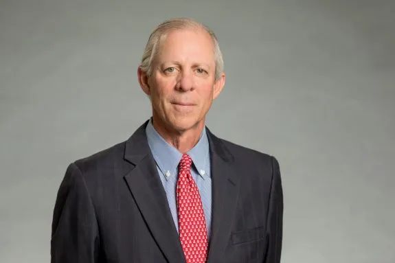 出了这么大的事儿,那校长去哪儿了呢?