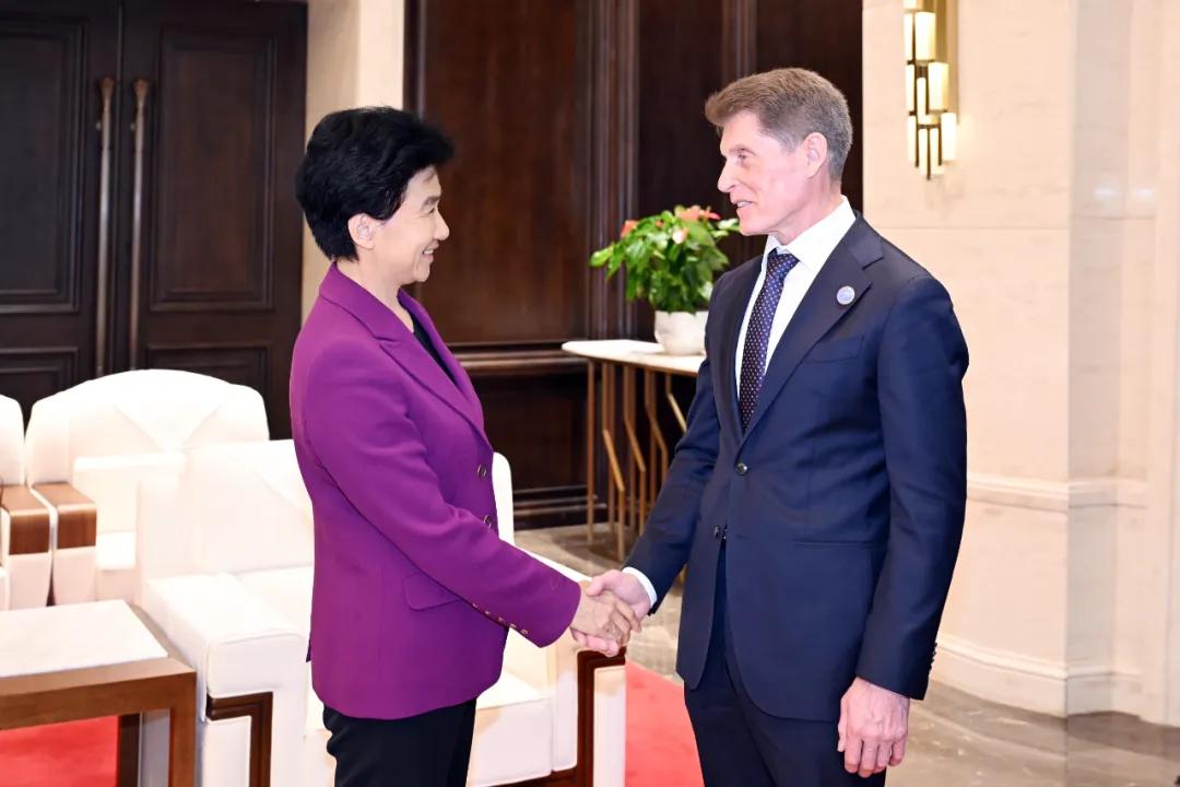 省委副书记、省长梁惠玲会见俄罗斯滨海边区州长科热米亚科 