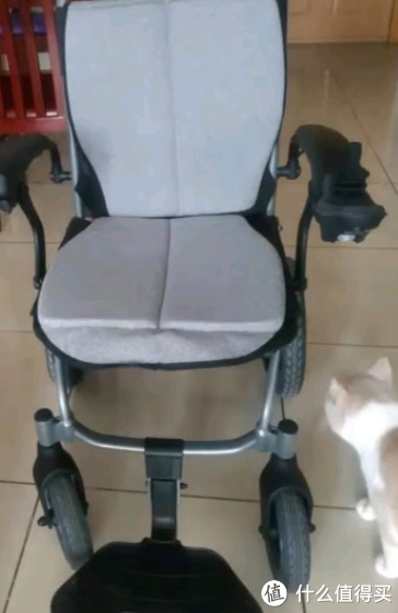 鱼跃d210b电动轮椅,老年人出行新选择!