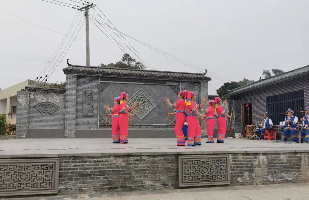 打柴,挑水路途遥远"那月"指的也不是天上的月亮南宁市邕宁区新江镇