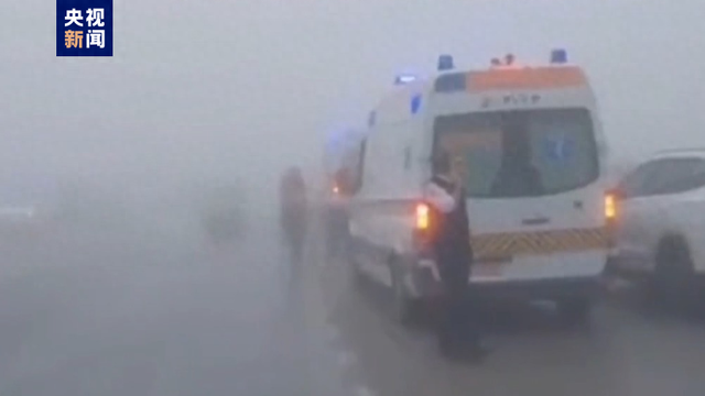 △事故发生后在浓雾中赶往现场的救援队