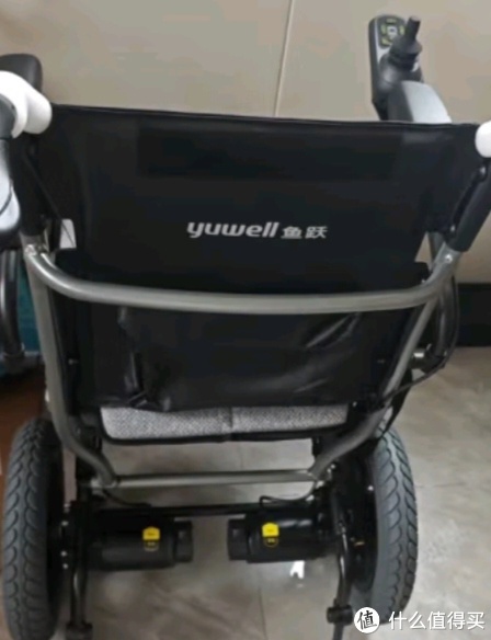 鱼跃d210b电动轮椅,老年人出行新选择!