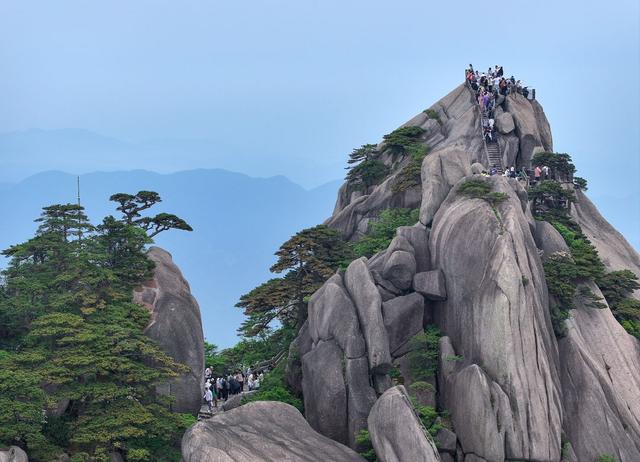 黄山天都峰时隔5年恢复开放,著名景点"鲫鱼背"再上线