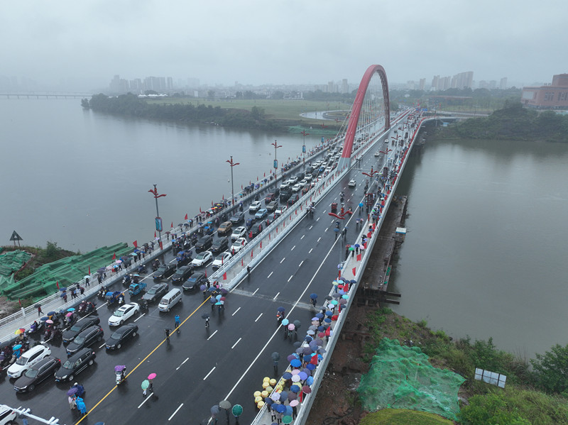 江西于都胜利大桥通车