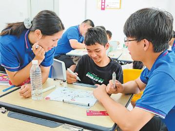 米易县"童梦驿站"项目活动现场.