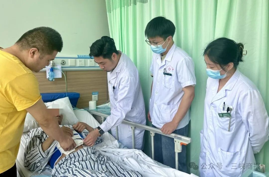 患者最初被收治于感染内科,经ct检查发现患者肝胃之间有一呈条索状穿