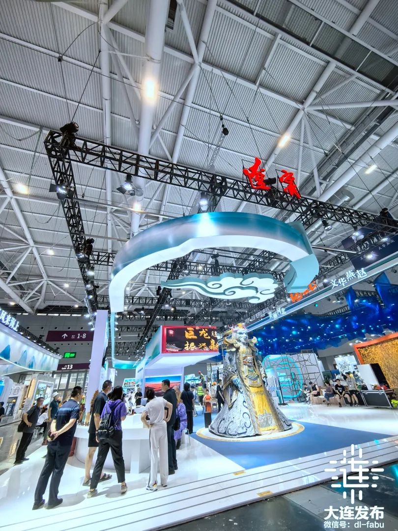 辰君"敖宝"巨大仿生互动人型机甲,蒂艾斯科技发展股份有限公司的李白