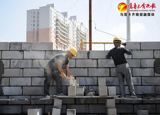 记者雷婷摄"集装箱院落"位于园区的出口位置,由8个集装箱外形的钢结构