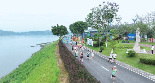 五届全国"和美乡村健康跑"(村跑)在四川省宜宾市南溪区长江村鸣枪开跑