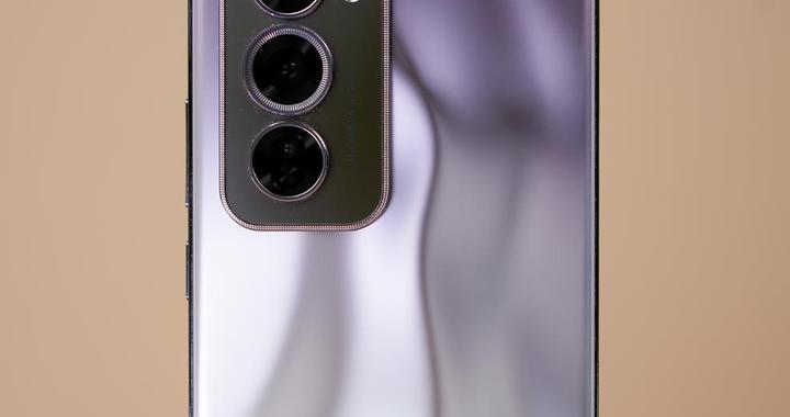 OPPO Reno 12 Pro评测：小而美的轻旗舰|直屏|美的_新浪新闻