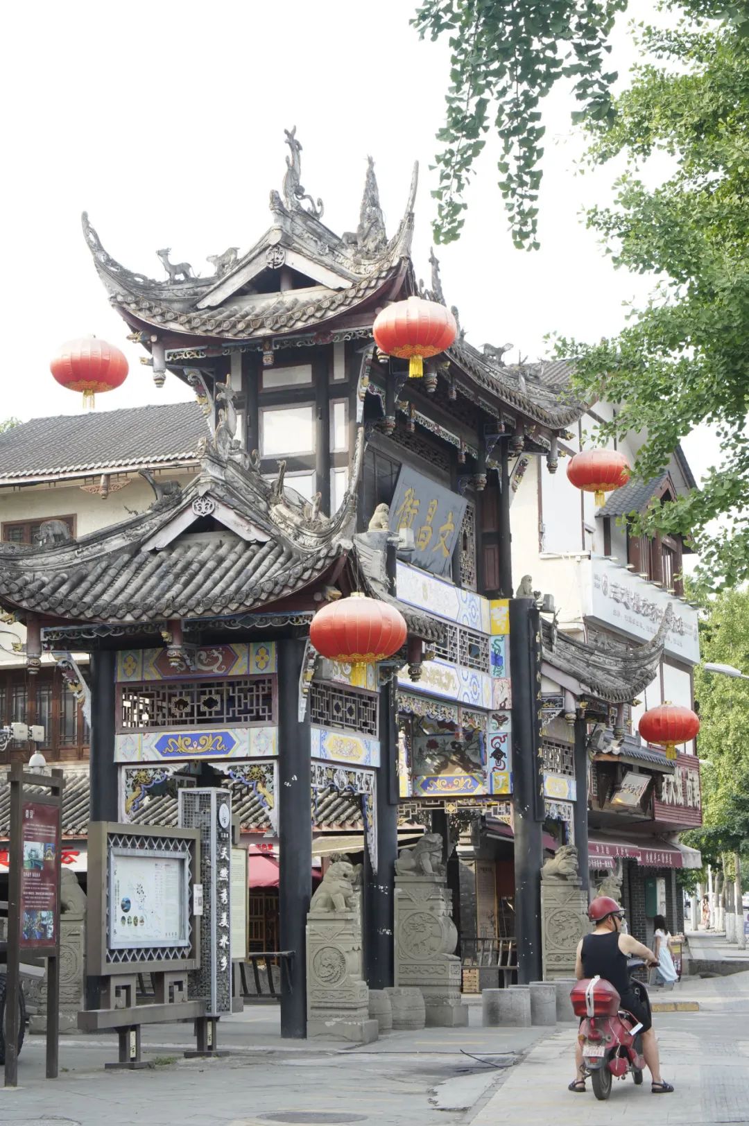 只晓得都江堰?这个堰,也值得一去!