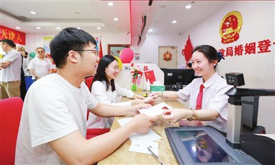 "津溢幸福"树婚俗新风(图)