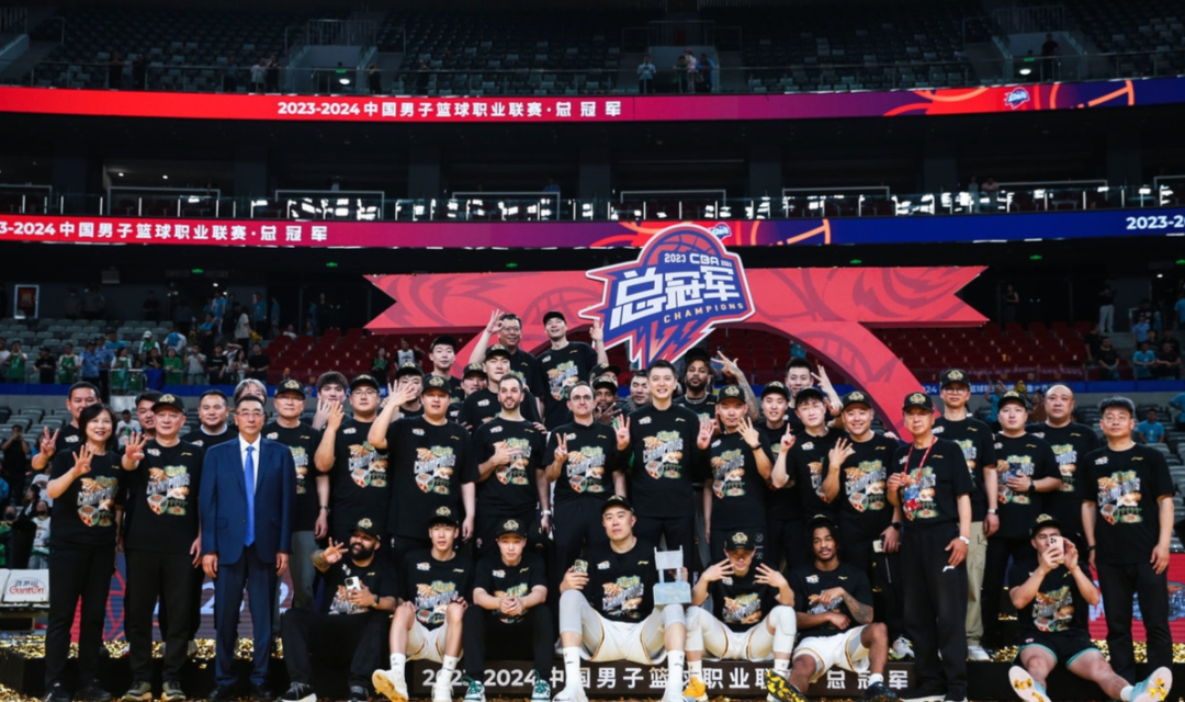 辽篮夺冠奖金分配曝光!cba再发重奖,恭喜张镇麟,杨鸣摊牌了