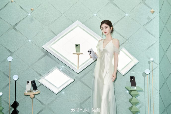 说真的,华为这些年不断推陈出新与现代科技和艺术结合,从手机到汽车都