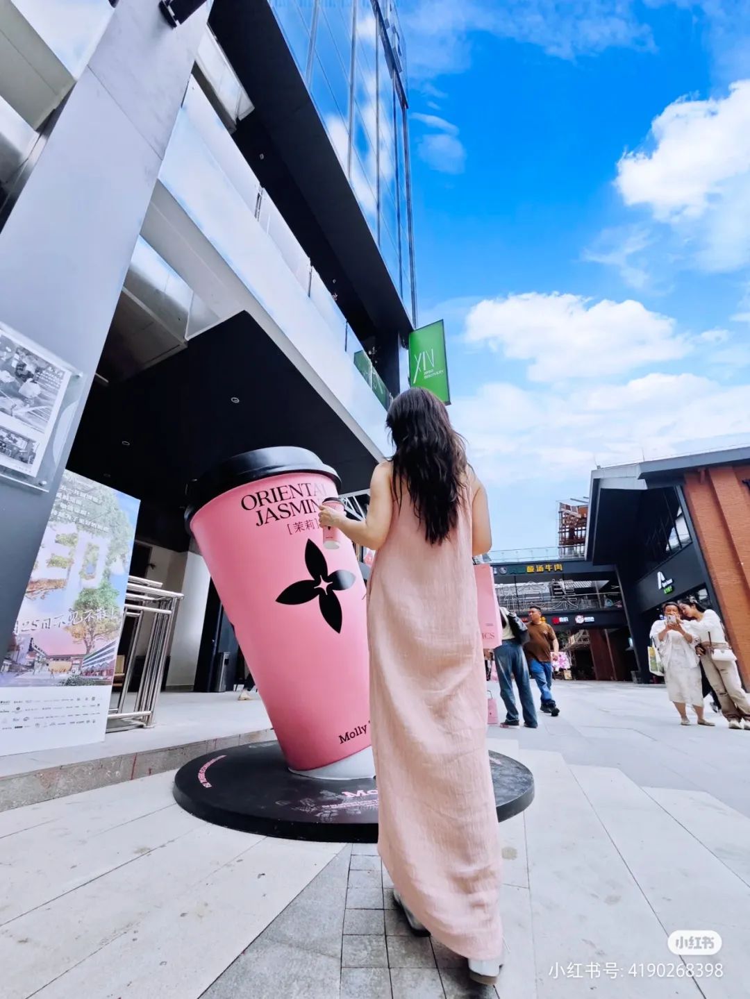 图片来源:小红书@顿顿开心有哪个仙女能拒绝q萌的巨型粉色奶茶杯呢