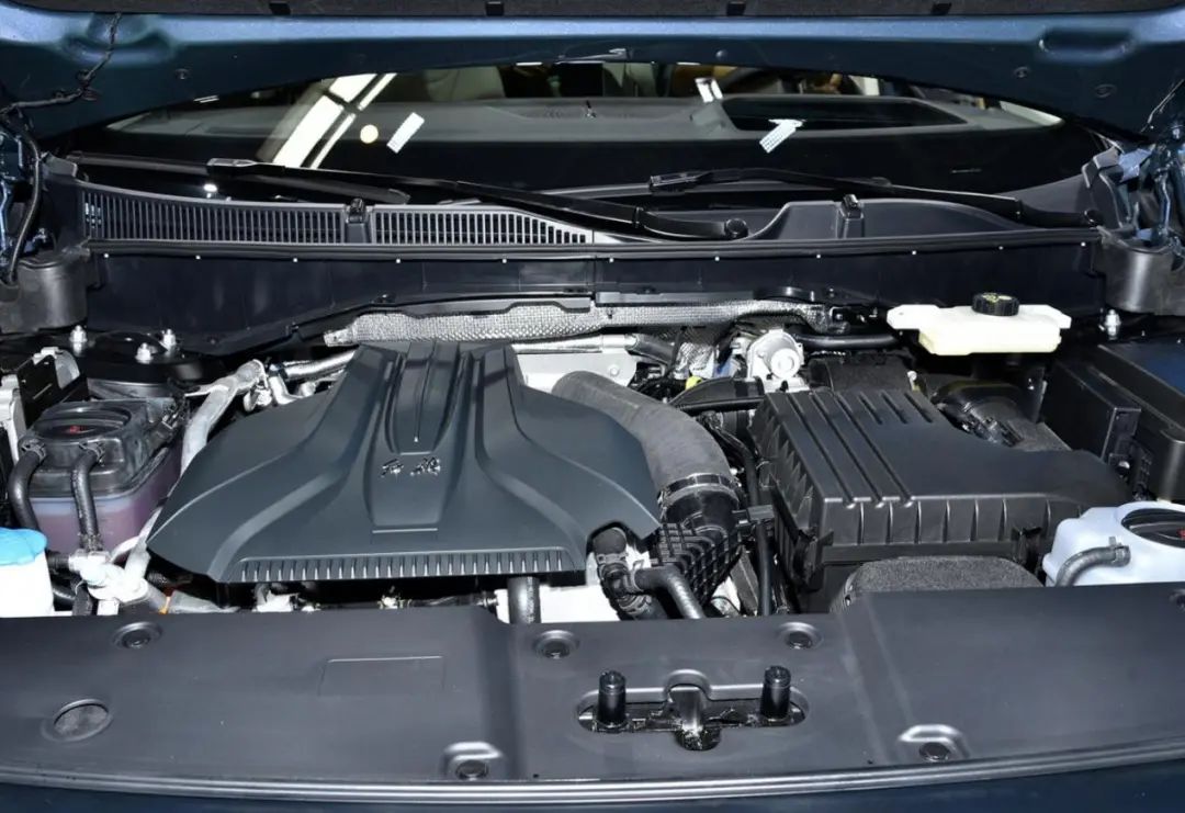 5t油耗6.5l,车长超5米1,真6座,配吸顶电视和电磁悬架,家用一流