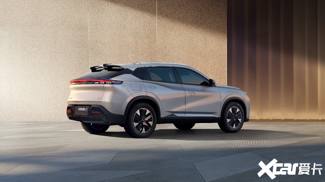 东风风神l7正式上市 205km纯电续航车型12.99万元起