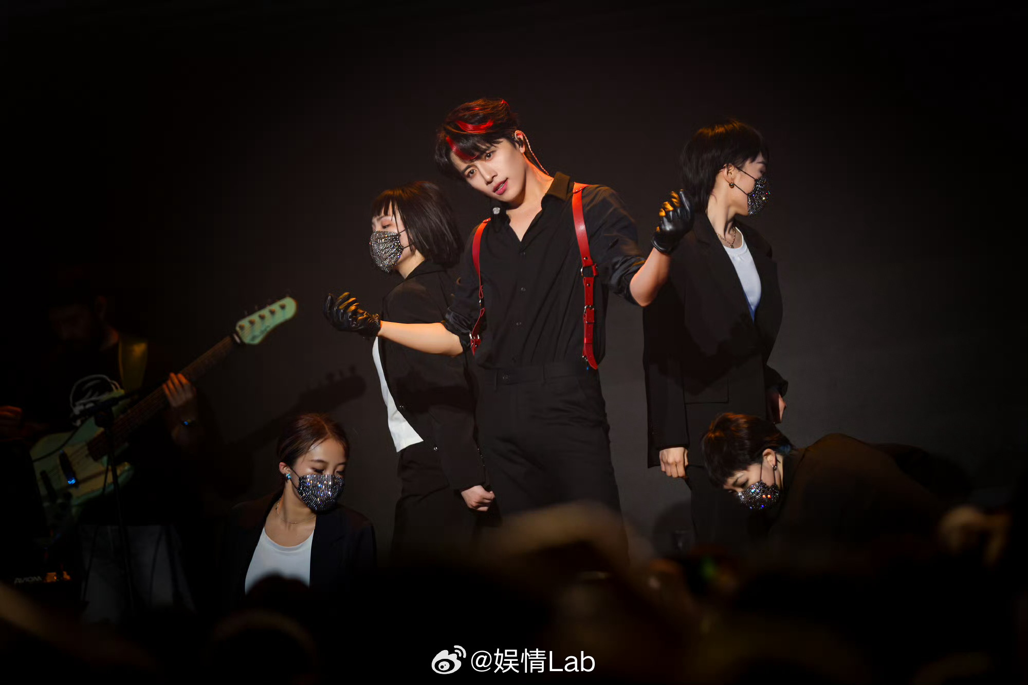 @伯远 首场演唱会圆满结束，大家昨天看得开心吗 这场的造型师真的得加鸡腿…|造型师|鸡腿|演唱会_新浪新闻
