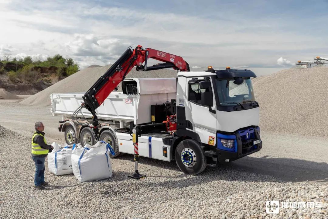 细节设计到位,国内见不到的雷诺c e-tech纯电城建渣土车实拍