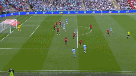 多库为曼城扳回一球。