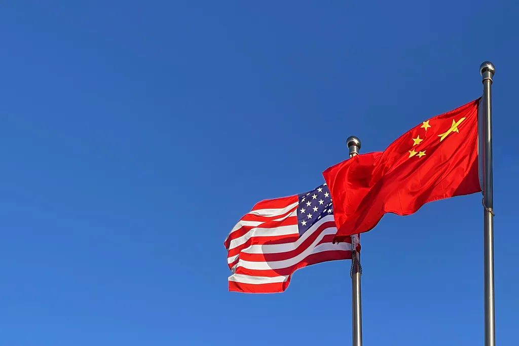 中美国旗 资料图(视觉中国)如今,两国在美国对中国的技术出口管制等