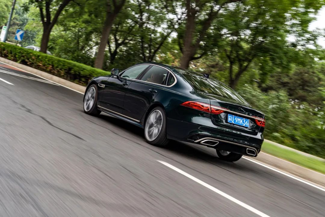 仅需30多万!300马力 四驱 全铝车身,豪华品牌中大型车!超值!