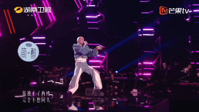 直接在表情包赛道上弯道超车那英,为网友们的表情包库添砖加瓦~甚至连