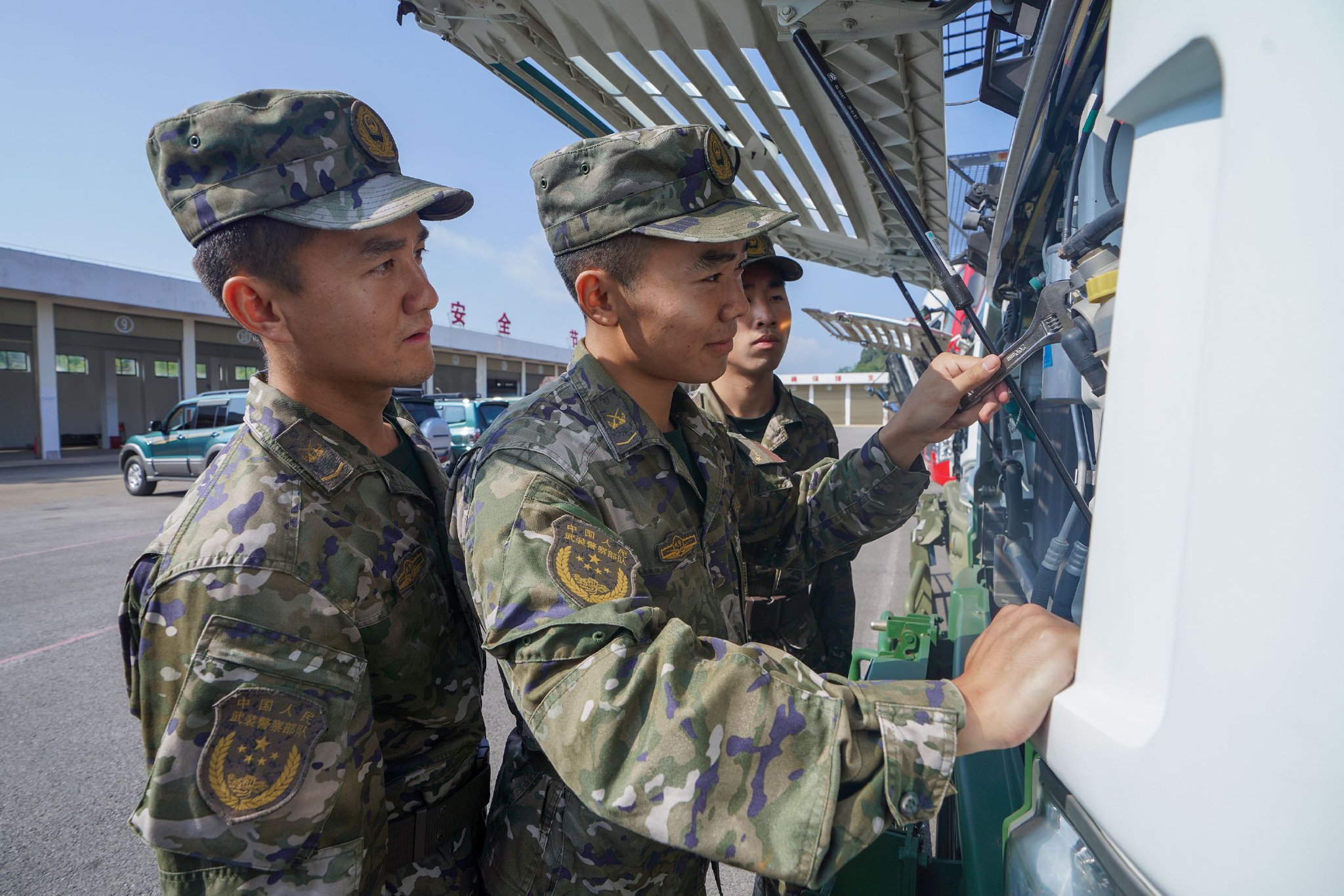 直击武警官兵落实"车场日"制度现场