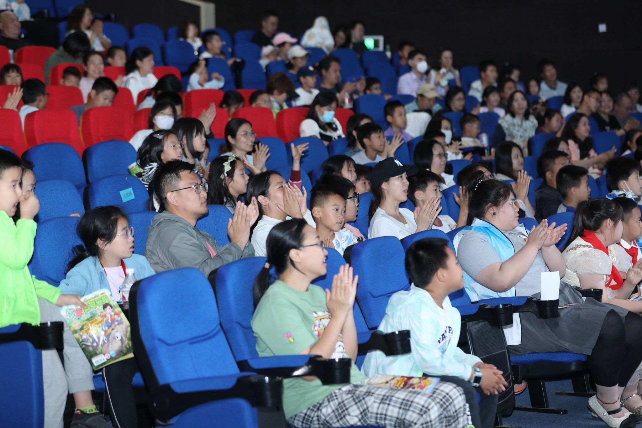 "青春北京大讲坛"如约开讲