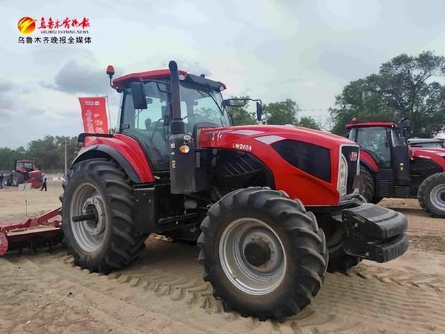 大块头有大智慧——新疆首次举办大马力高端农机"田间日"活动