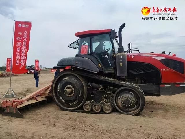 大块头有大智慧——新疆首次举办大马力高端农机"田间日"活动