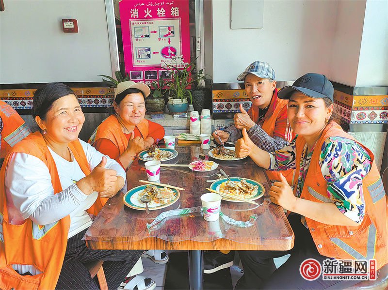 乌鲁木齐市开展了形式多样的活动,感谢辛勤劳动的环卫工人们,为他们送