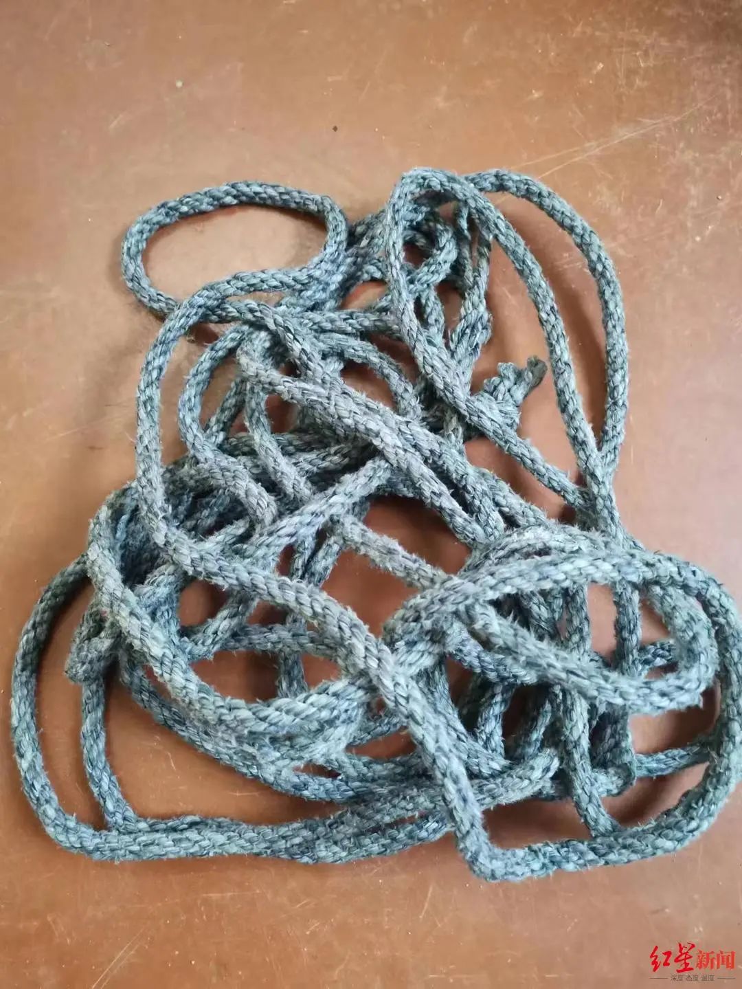 半个多月前的3月11日晚上,"到校门口买肉夹馍"的可心从两名男子手里接