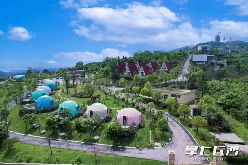 为了整体打造,形成集群效应,当地还对莲花山东部进行了美丽宜居村庄