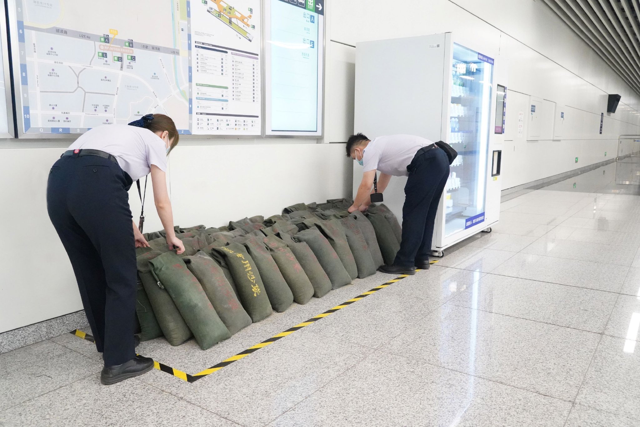 近6000人应急抢险队组建完毕 24类共80万件防汛物资准备就绪——京港