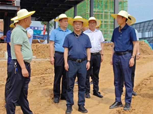 5月27日,陕西省商洛市商州区委书记陈泽勇在沙河子镇实地督导重点