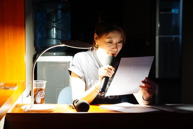 网友牵导盲犬游胡同视频引热议,北京三方面无障碍建设见真章