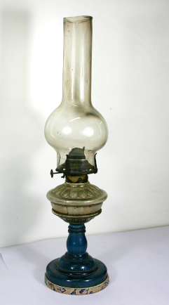 鲁迅使用过的玻璃煤油灯(一级文物)