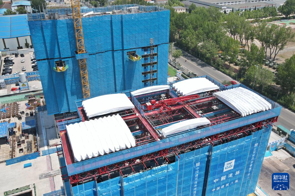 山东:“造楼机”赋能楼宇智能建造|施工|机器人|智能化_新浪新闻