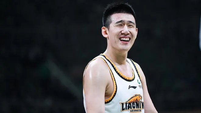 弗格200万美元的年薪太超值,这支球队后卫线哪怕没有郭艾伦这把尖刀