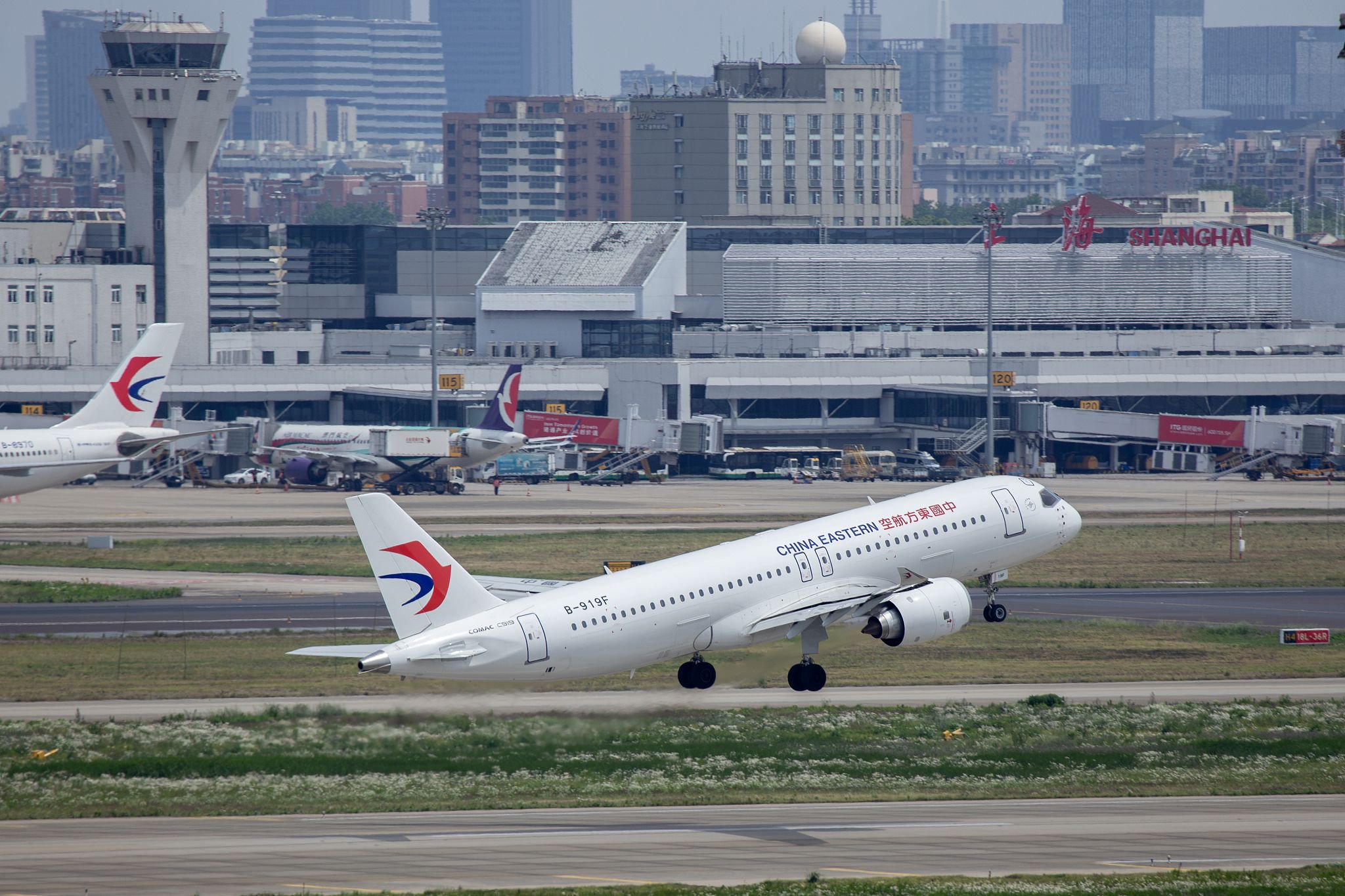 中国东方航空c919客机会上,来自厦航,空客,商飞,赛峰,中航工业等中欧