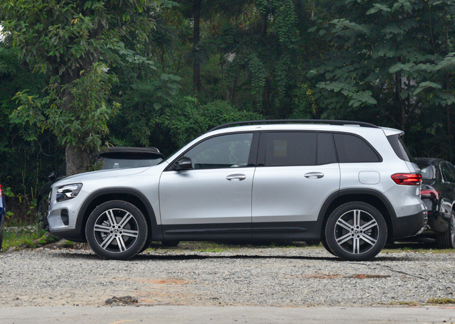 7座的奔驰glb,提供1.3t和2.0t,降价几万,月销量不足2000台