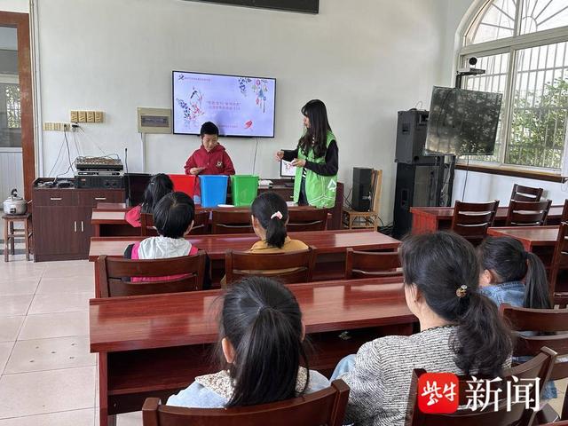 常熟市碧溪街道东张社区开展"你我童行 圾时分类"儿童议事会