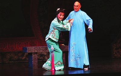 津梅沪上开 博得满堂彩(图)