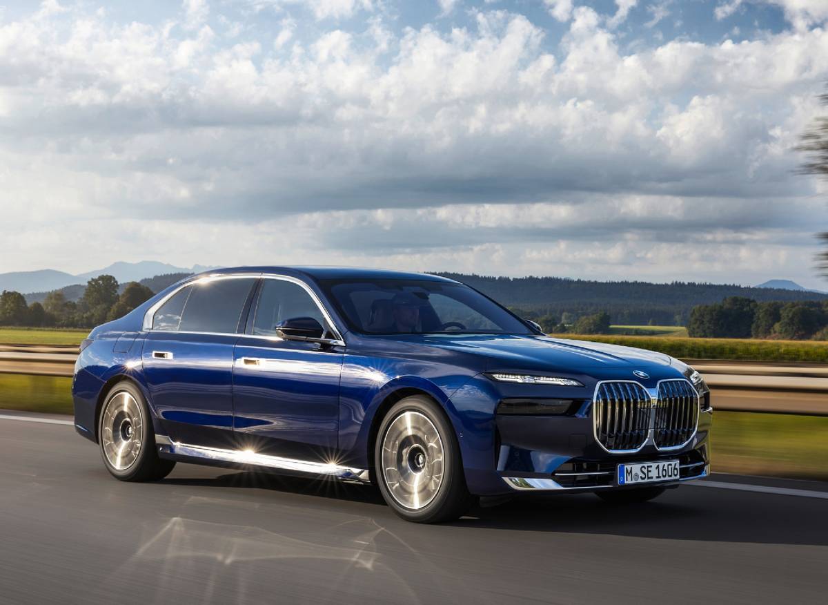 全新奔驰s级谍照曝光,会像宝马7系那样"离经叛道"?